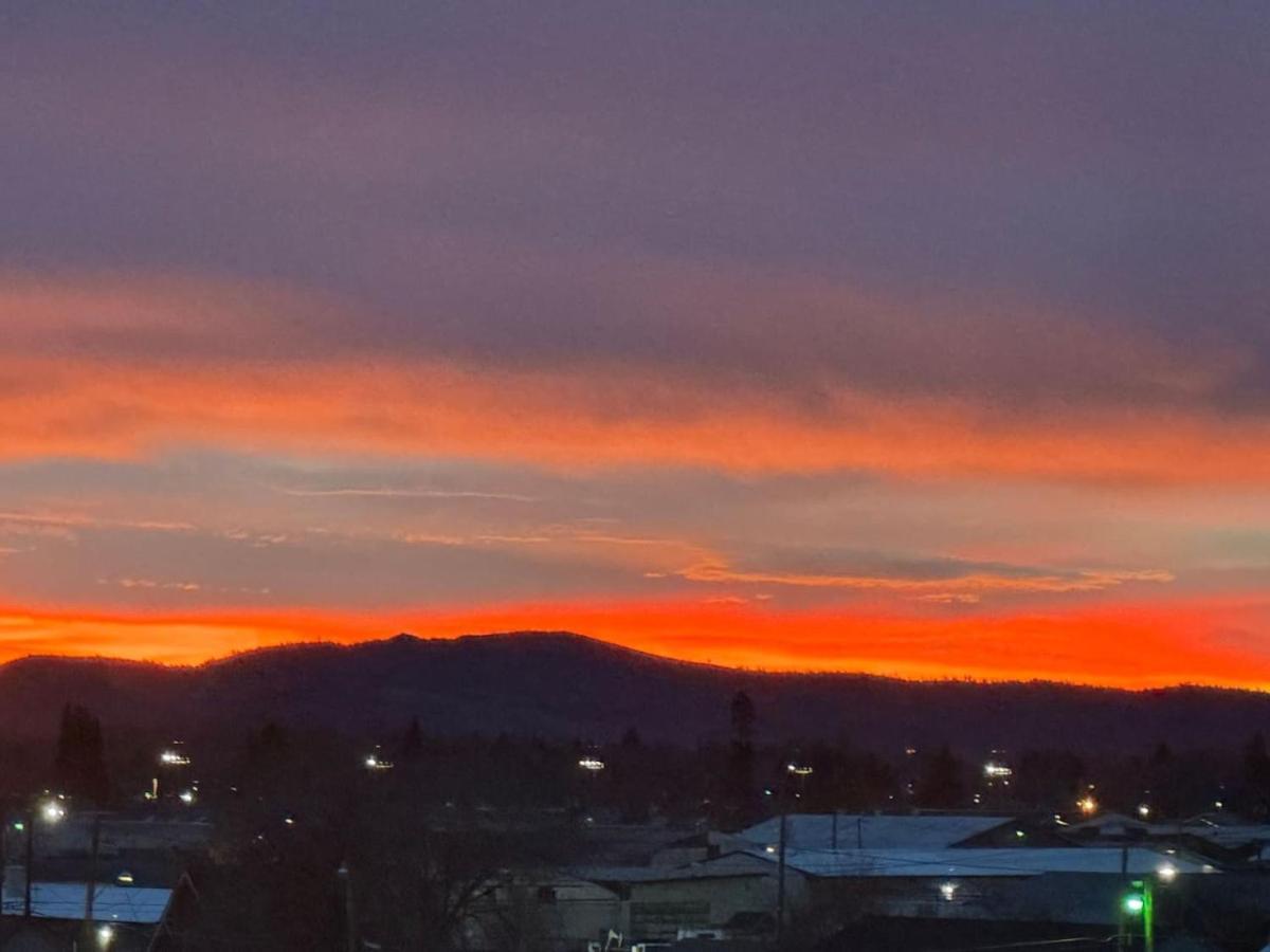 Modern Charm At The George 304 Appartement Klamath Falls